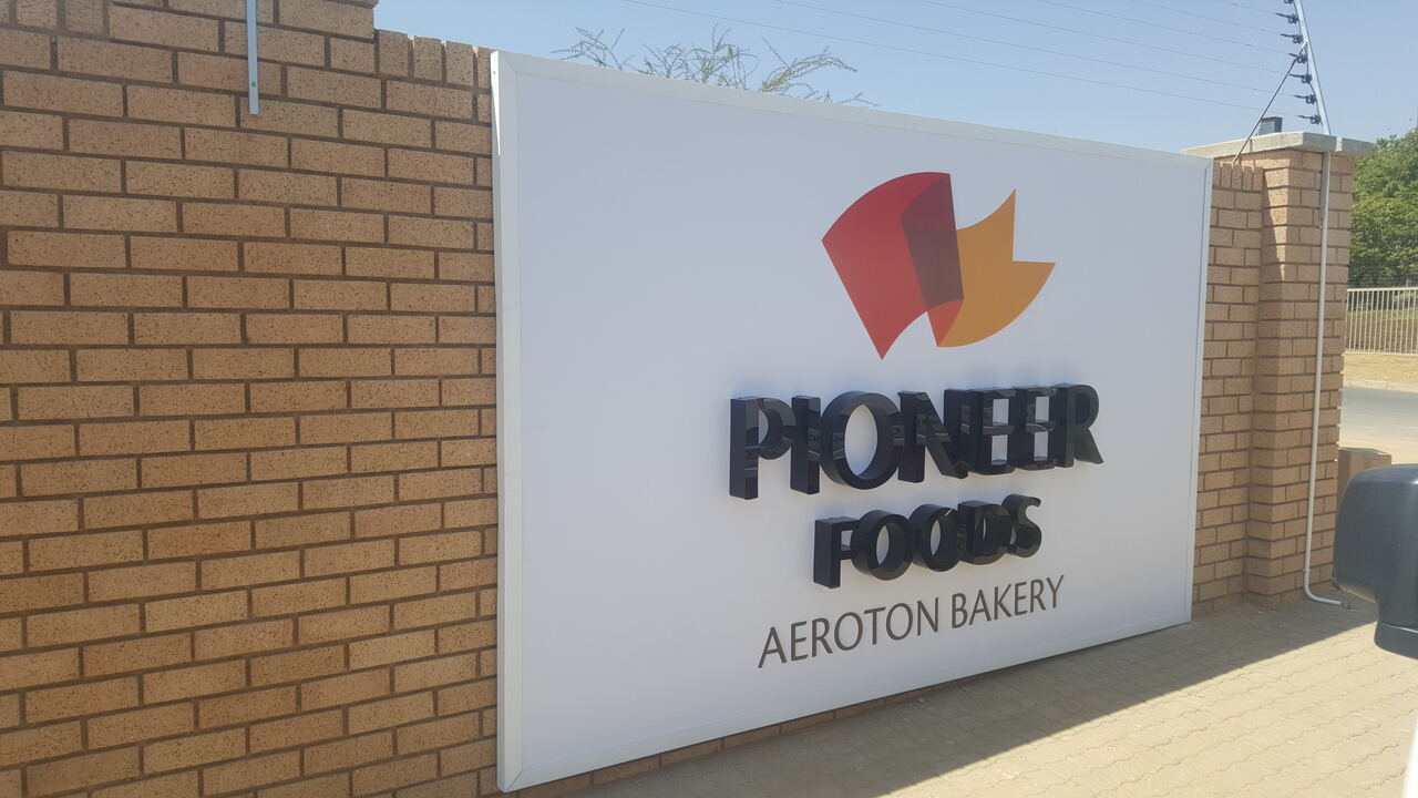 Arbour Crossing building signage